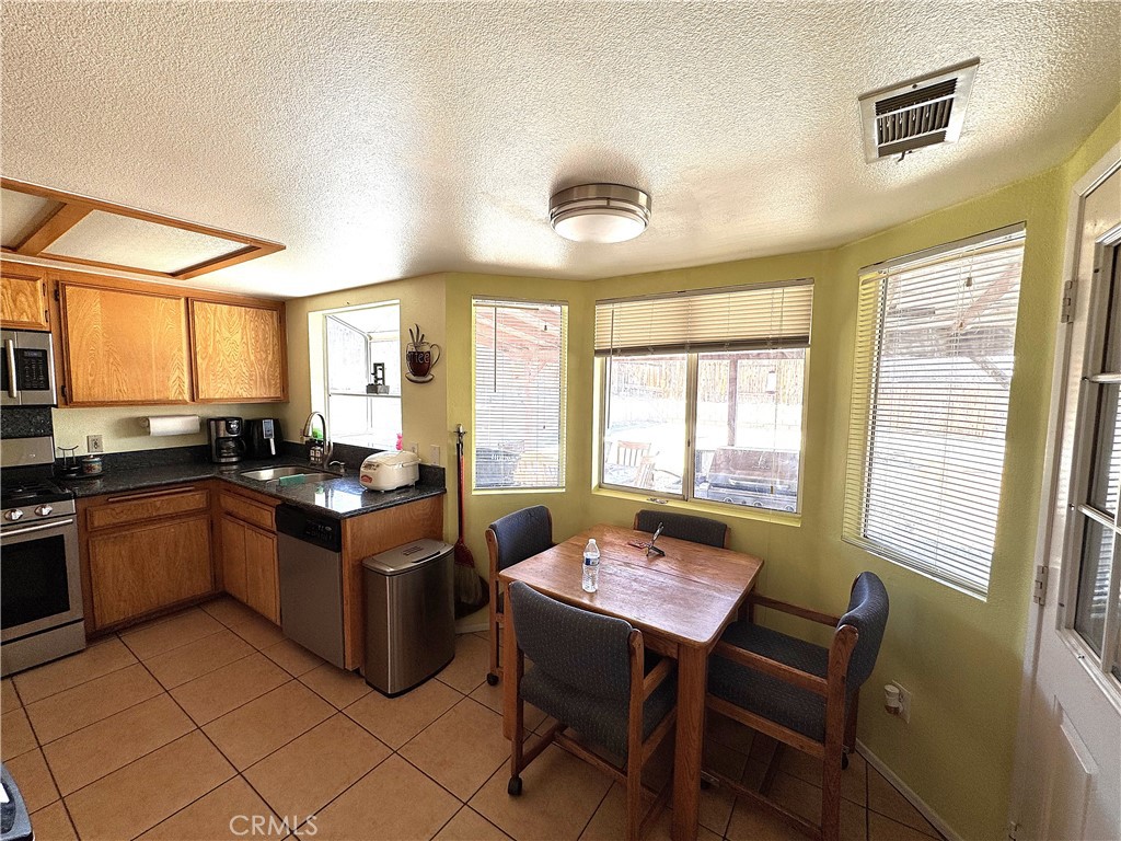 2030 Nelson Avenue Property Photo 8