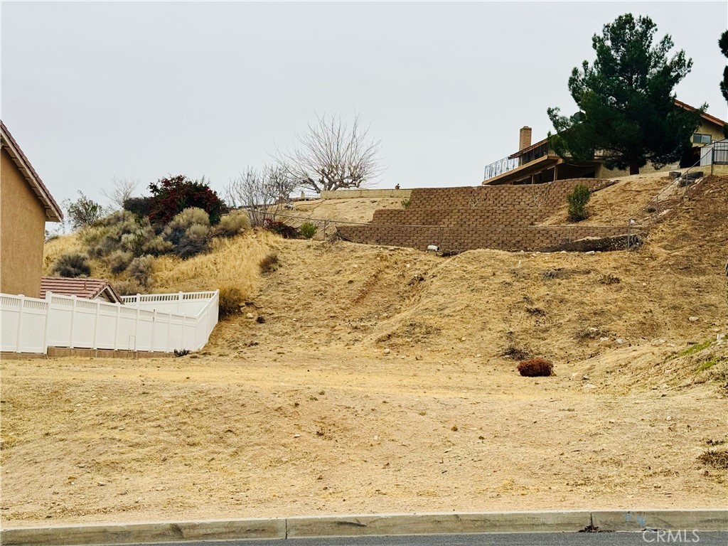 18005 Vista Point Drive Property Photo 3