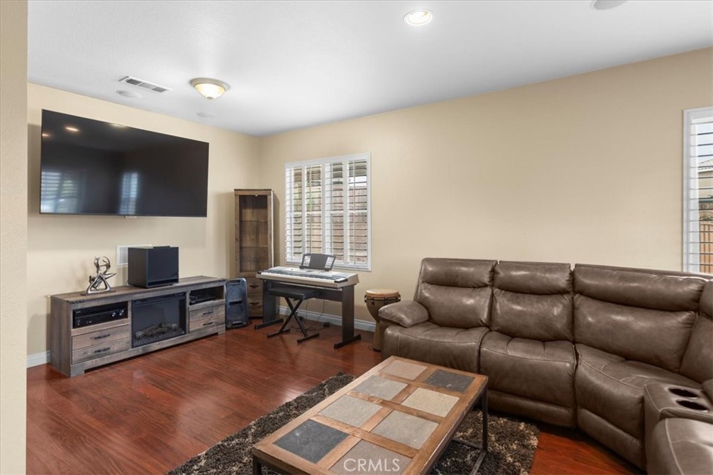 16524 Hastings Place Property Photo 6
