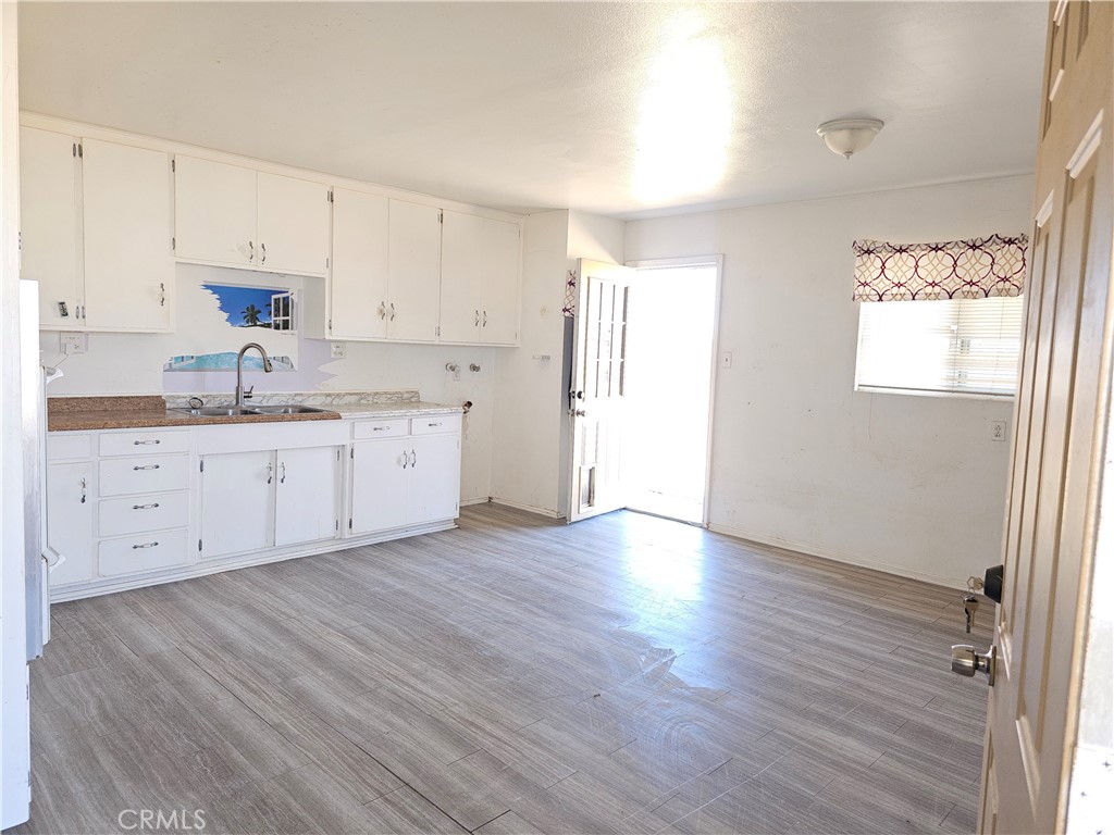 11874 Yates Avenue Property Photo 6
