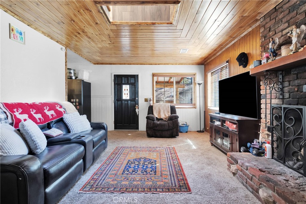 313 E Mojave Boulevard Property Photo 8