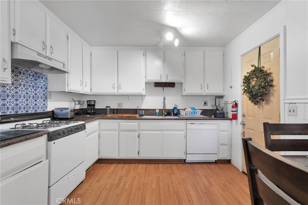 313 E Mojave Boulevard Property Photo 10