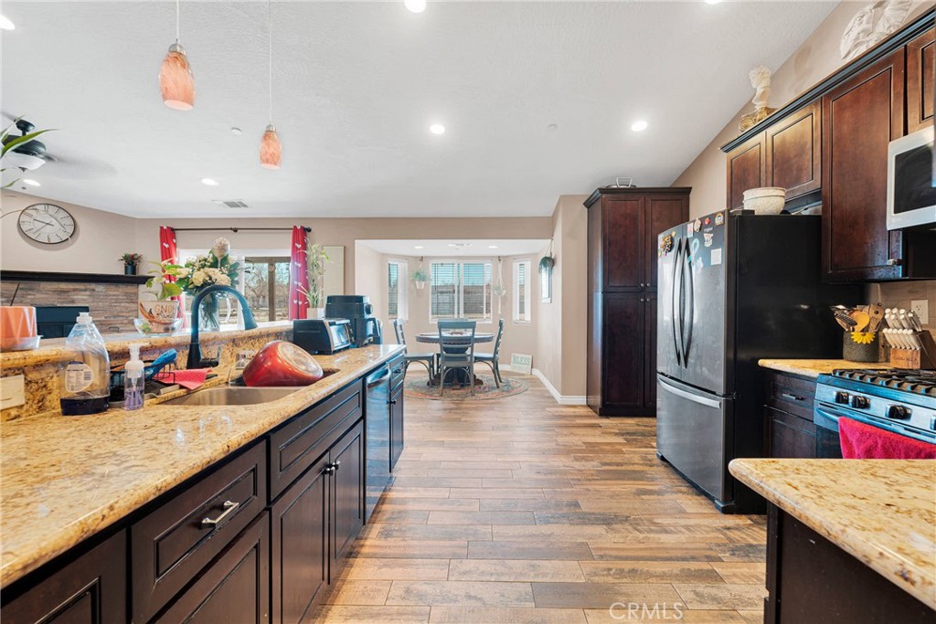14741 Lilac Street Property Photo 2