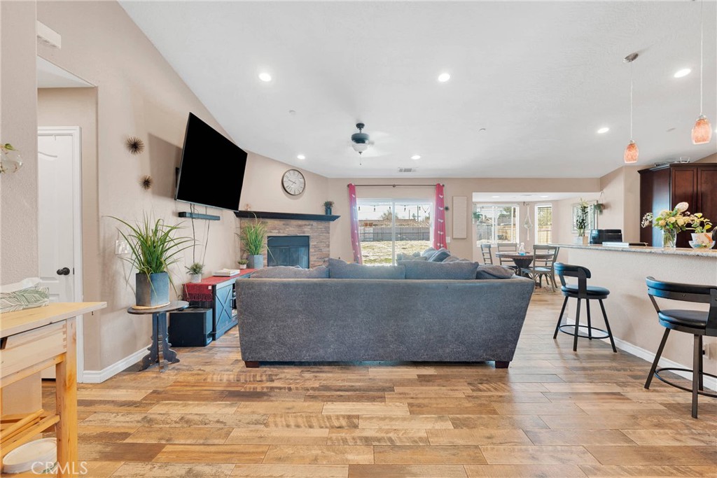 14741 Lilac Street Property Photo 11
