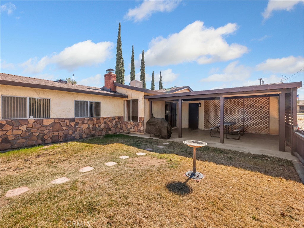 17678 Yucca Street Property Photo 4