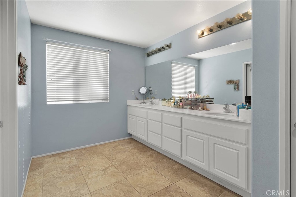 12932 Clovis Court Property Photo 24
