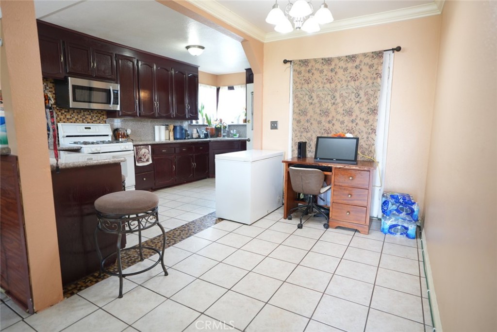 17850 Barbee Street Property Photo 6