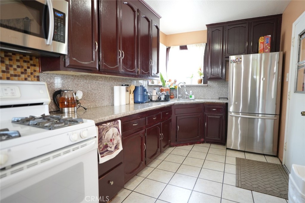 17850 Barbee Street Property Photo 7