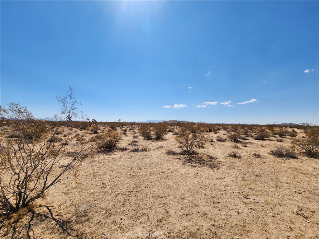 2020 Sunset Road Property Photo 1