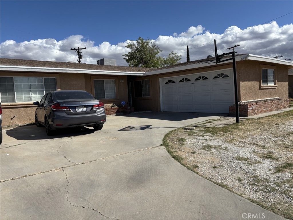 15617 La Paz Drive Property Photo 1