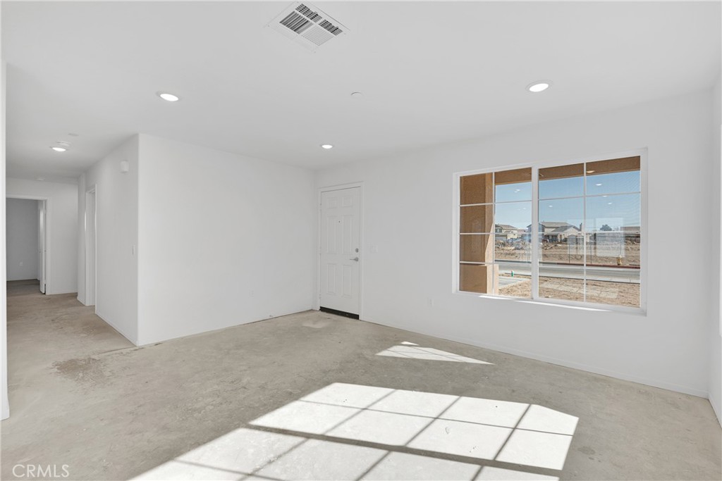 10158 Kemper Avenue Property Photo 4