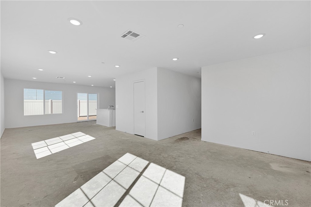 10158 Kemper Avenue Property Photo 6