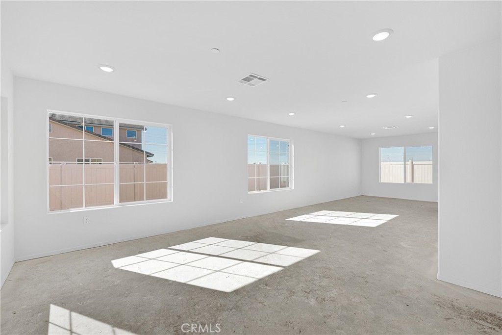10158 Kemper Avenue Property Photo 7
