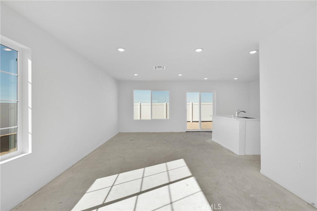 10158 Kemper Avenue Property Photo 8