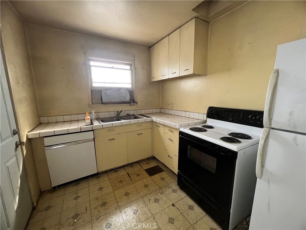 1341 N Pico Avenue Property Photo 3