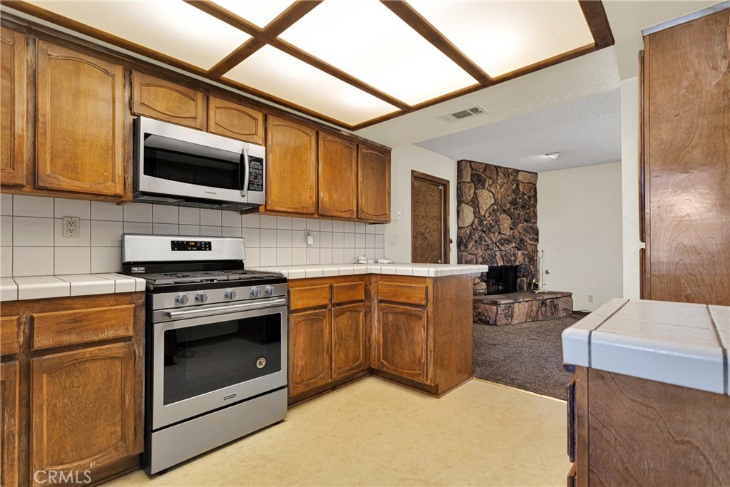 18110 Fairburn Street Property Photo 10