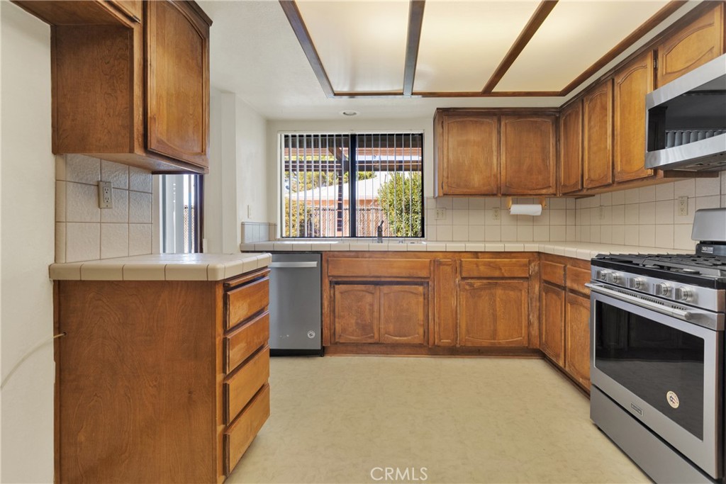 18110 Fairburn Street Property Photo 11