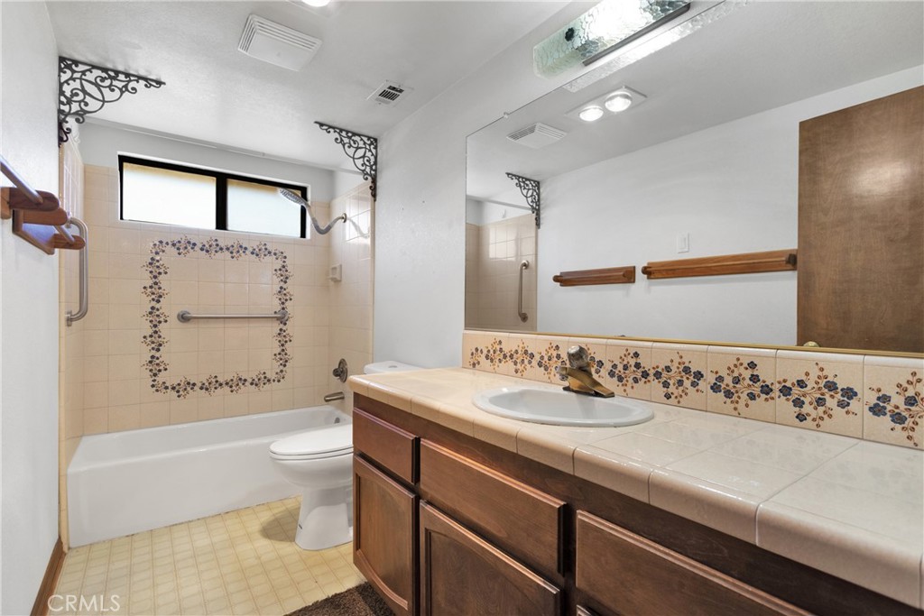18110 Fairburn Street Property Photo 25