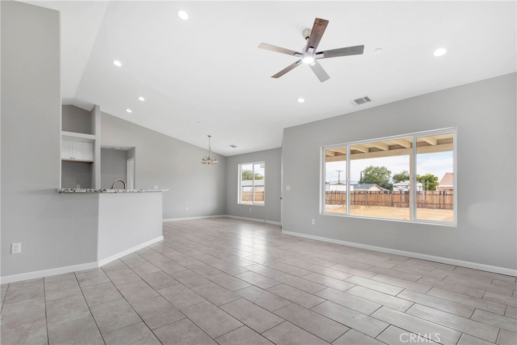 8569 Oakwood Avenue Property Photo 4