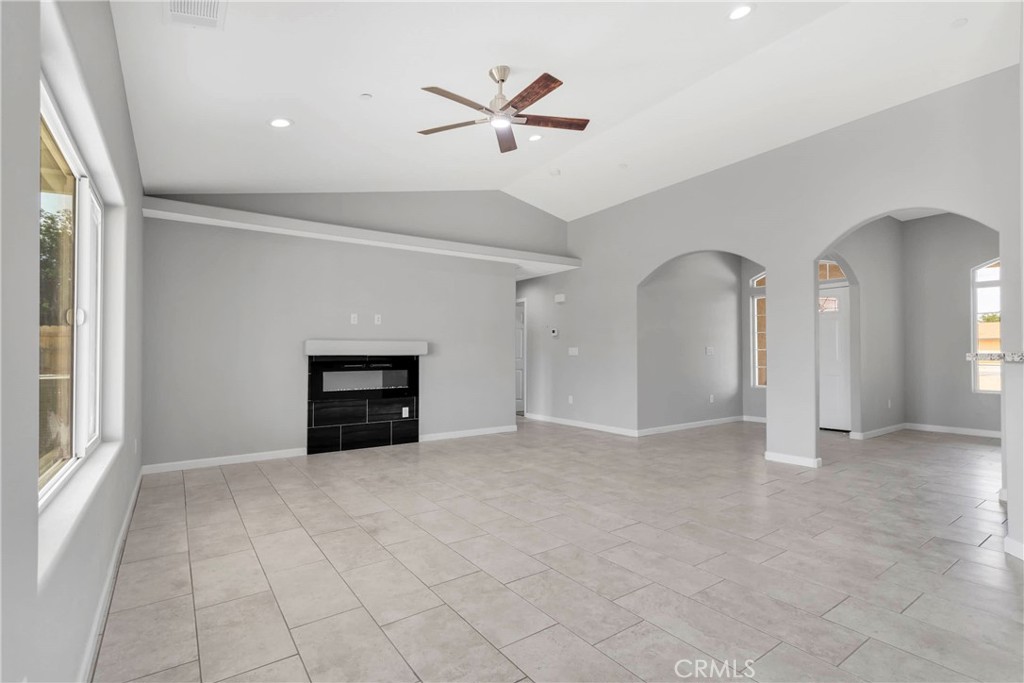 8569 Oakwood Avenue Property Photo 5