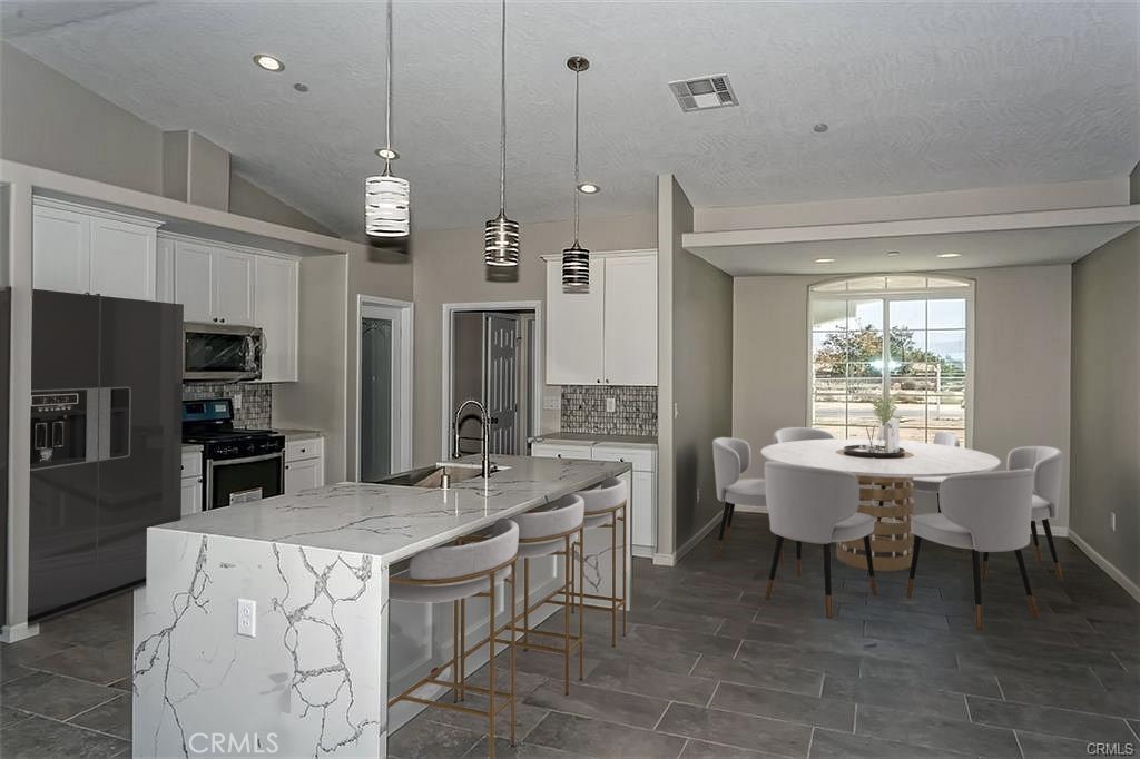 18363 Ranchero Road Property Photo 2