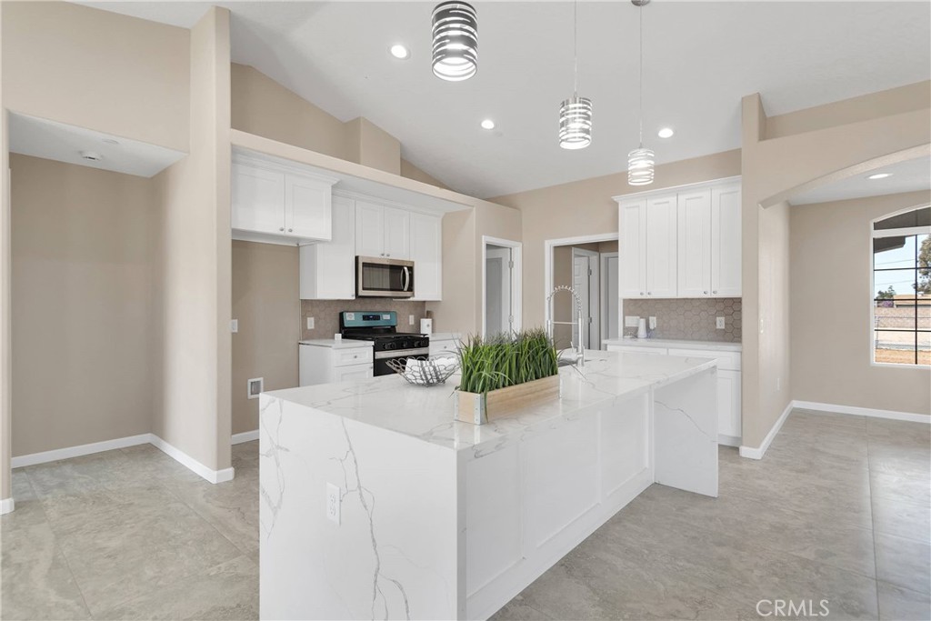 18363 Ranchero Road Property Photo 8