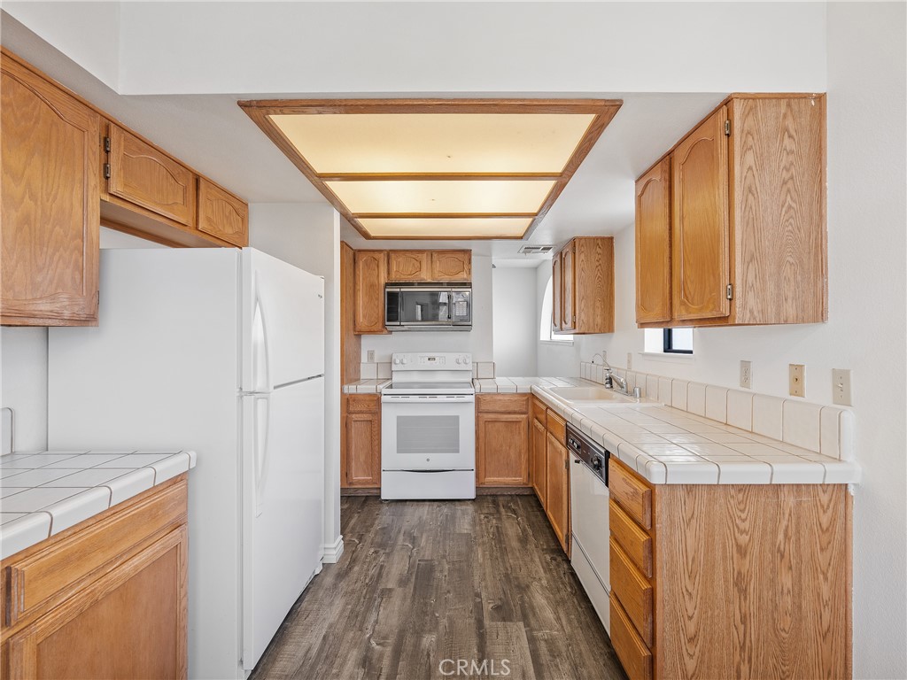 19246 Pine Way Property Photo 3