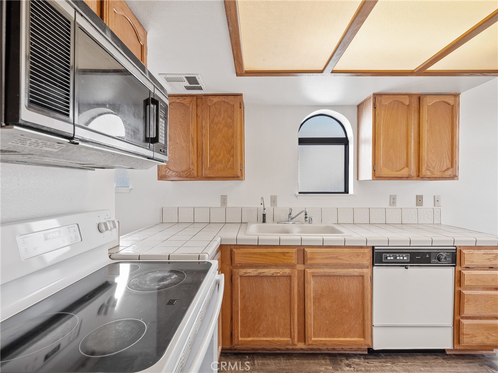 19246 Pine Way Property Photo 7