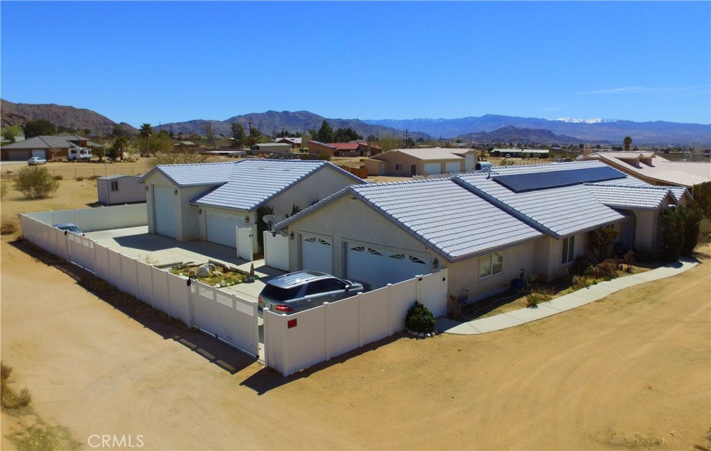 17389 Central Road Property Photo 7