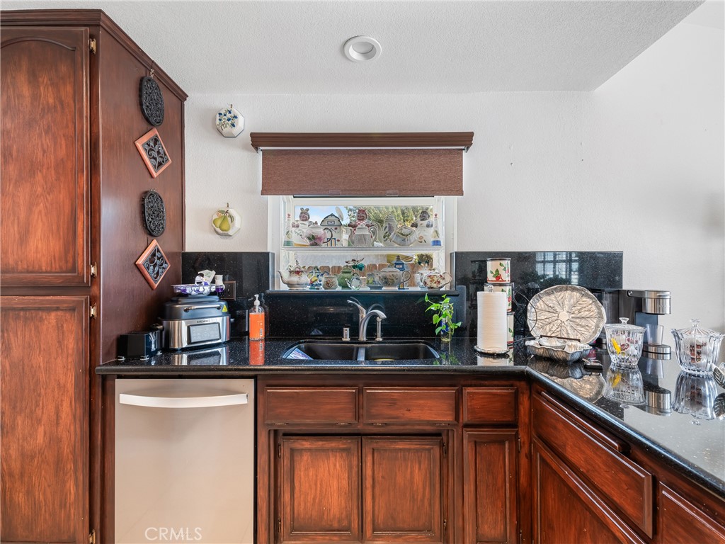 18399 Walnut Street Property Photo 29