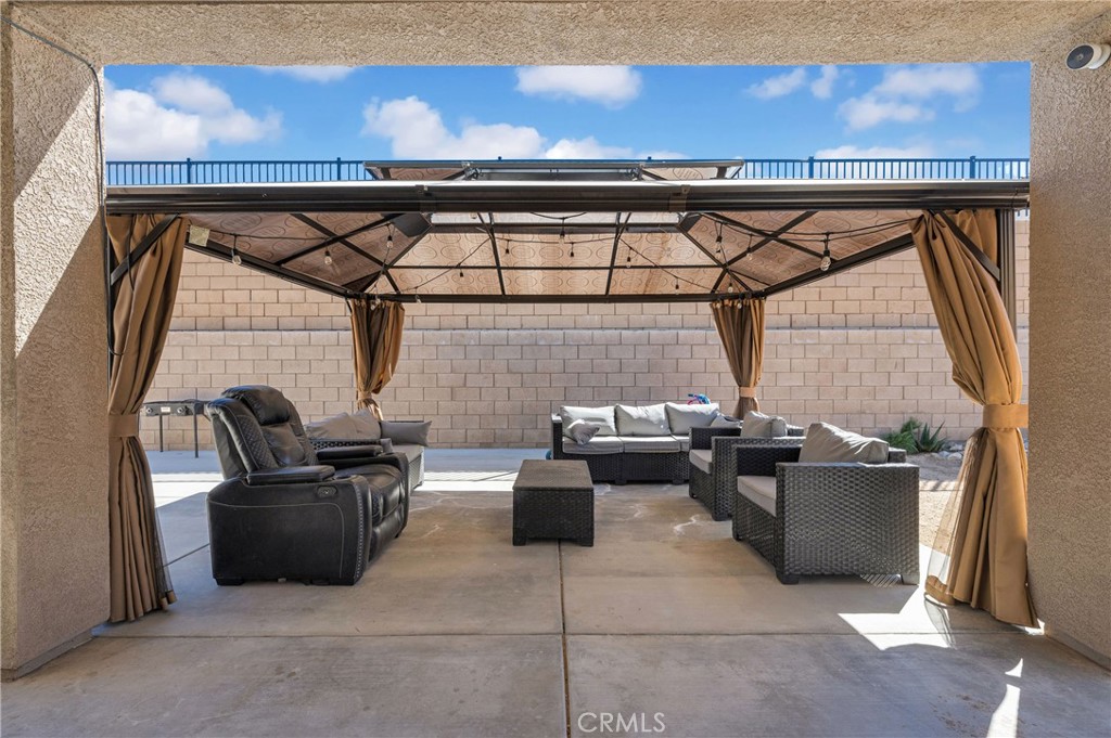 11779 Desert Glen Street Property Photo 7