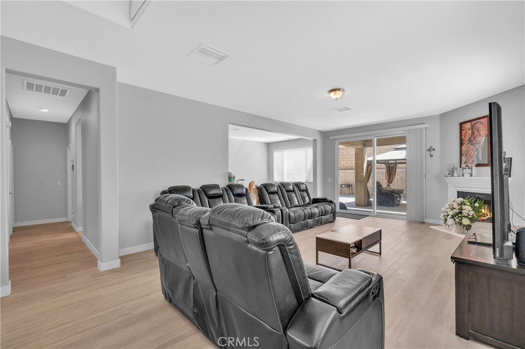 11779 Desert Glen Street Property Photo 13