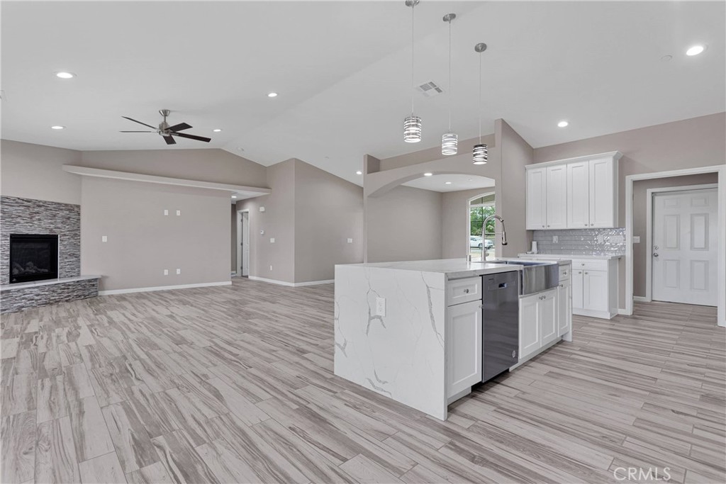 10399 Fifth Avenue Property Photo 12