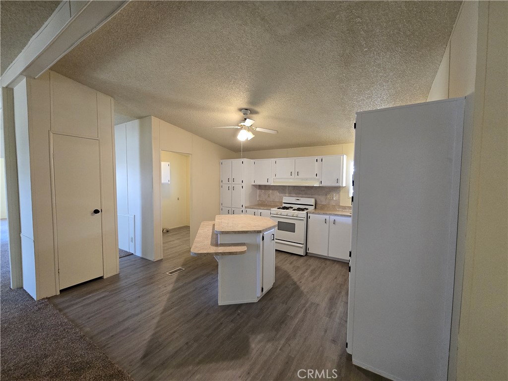 9161 Santa Fe Avenue E 14 Property Photo 11