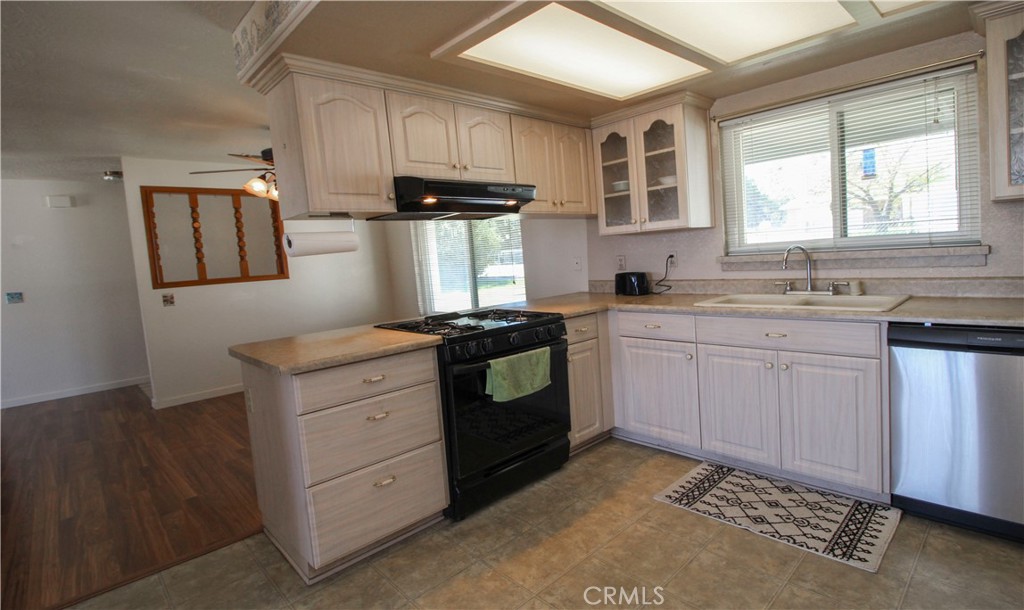 18268 Yucca Street Property Photo 6