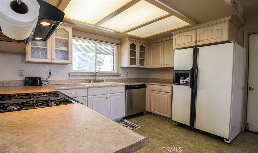 18268 Yucca Street Property Photo 7