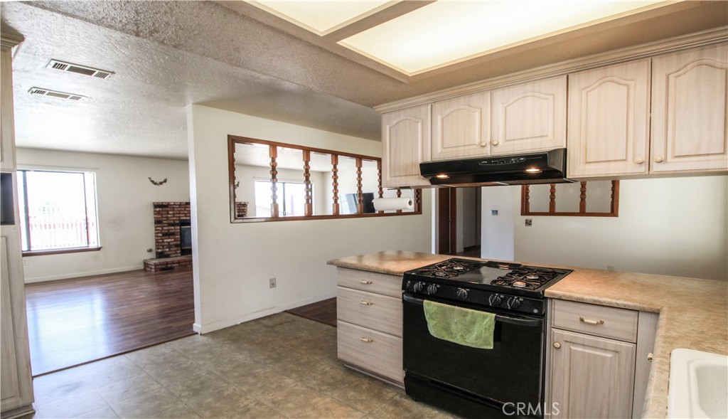 18268 Yucca Street Property Photo 8