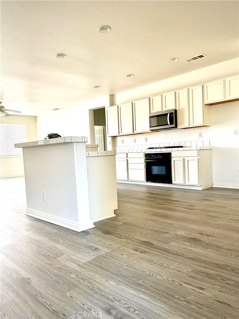 13148 Newport Street Property Photo 6