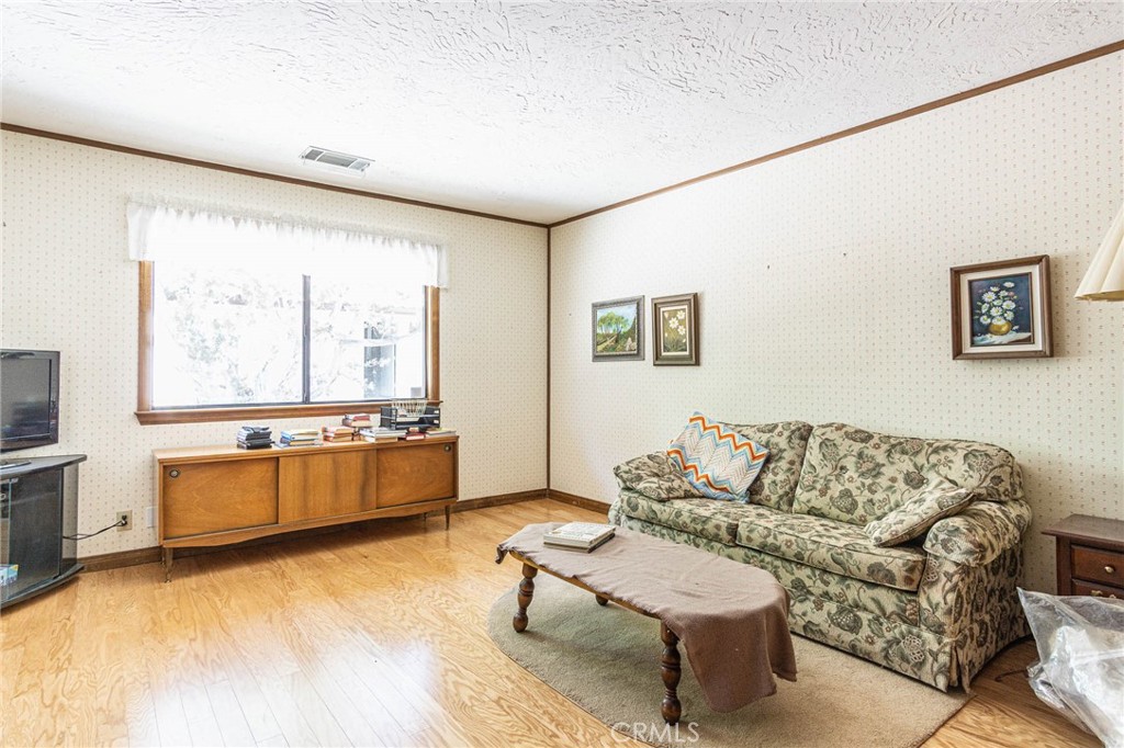 7040 Kenyon Avenue Property Photo 5