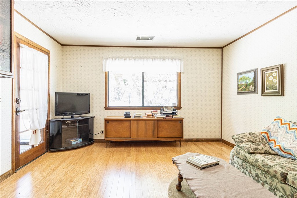 7040 Kenyon Avenue Property Photo 6
