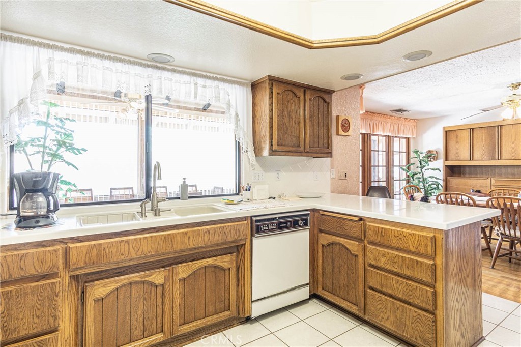 7040 Kenyon Avenue Property Photo 10