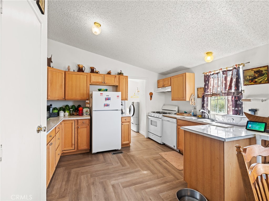 8355 Rattlesnake Road Property Photo 11