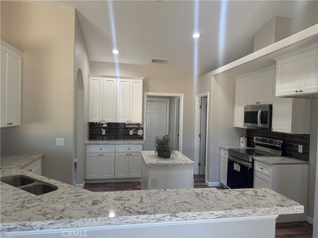 17995 Seaforth Street Property Photo 2