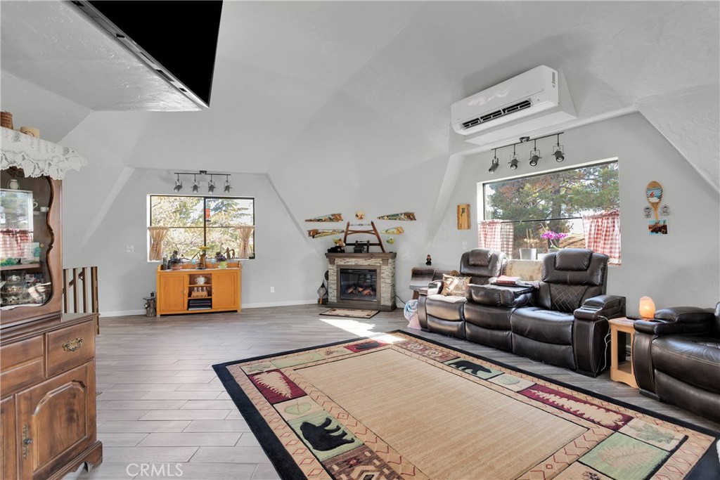 13633 Summit Valley Road Property Photo 6
