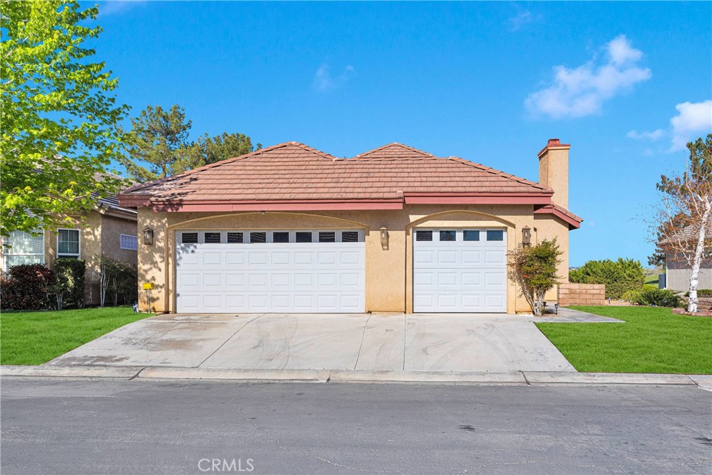 11252 Country Club Drive Property Photo 1