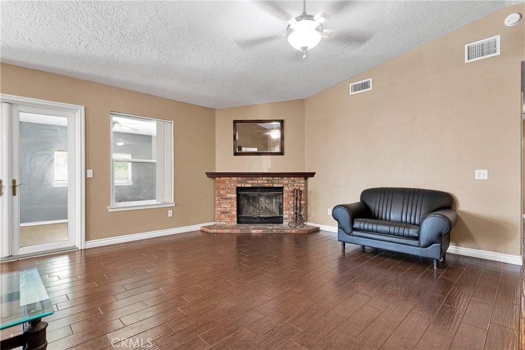 11941 9th Avenue Property Photo 5