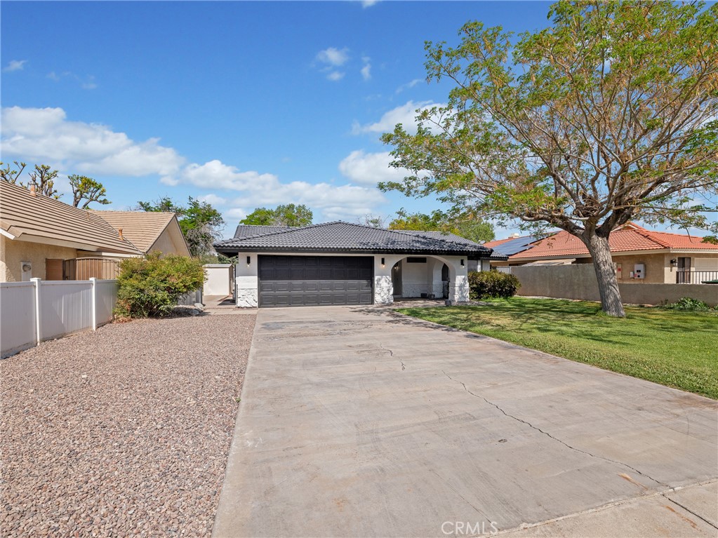 12730 Rolling Ridge Drive Property Photo 4