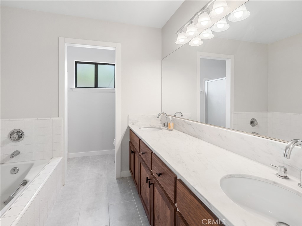 12730 Rolling Ridge Drive Property Photo 30