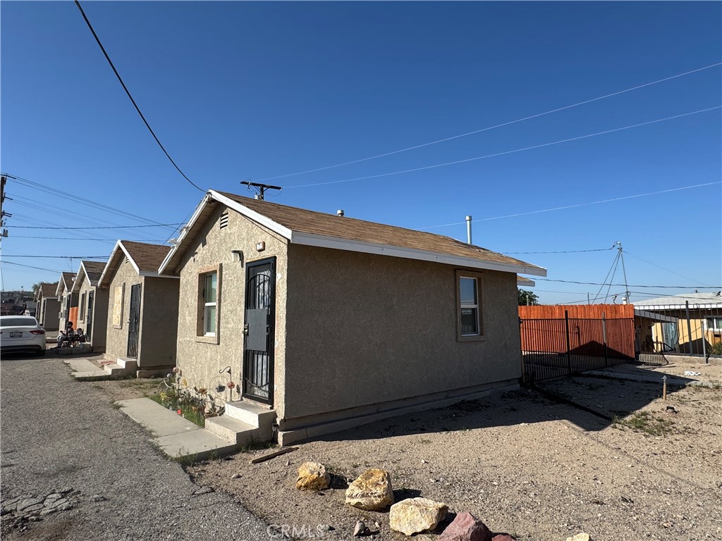 401 W Fredricks Street Property Photo 3