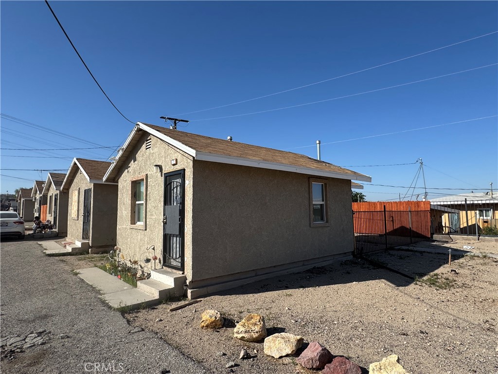401 W Fredricks Street Property Photo 4